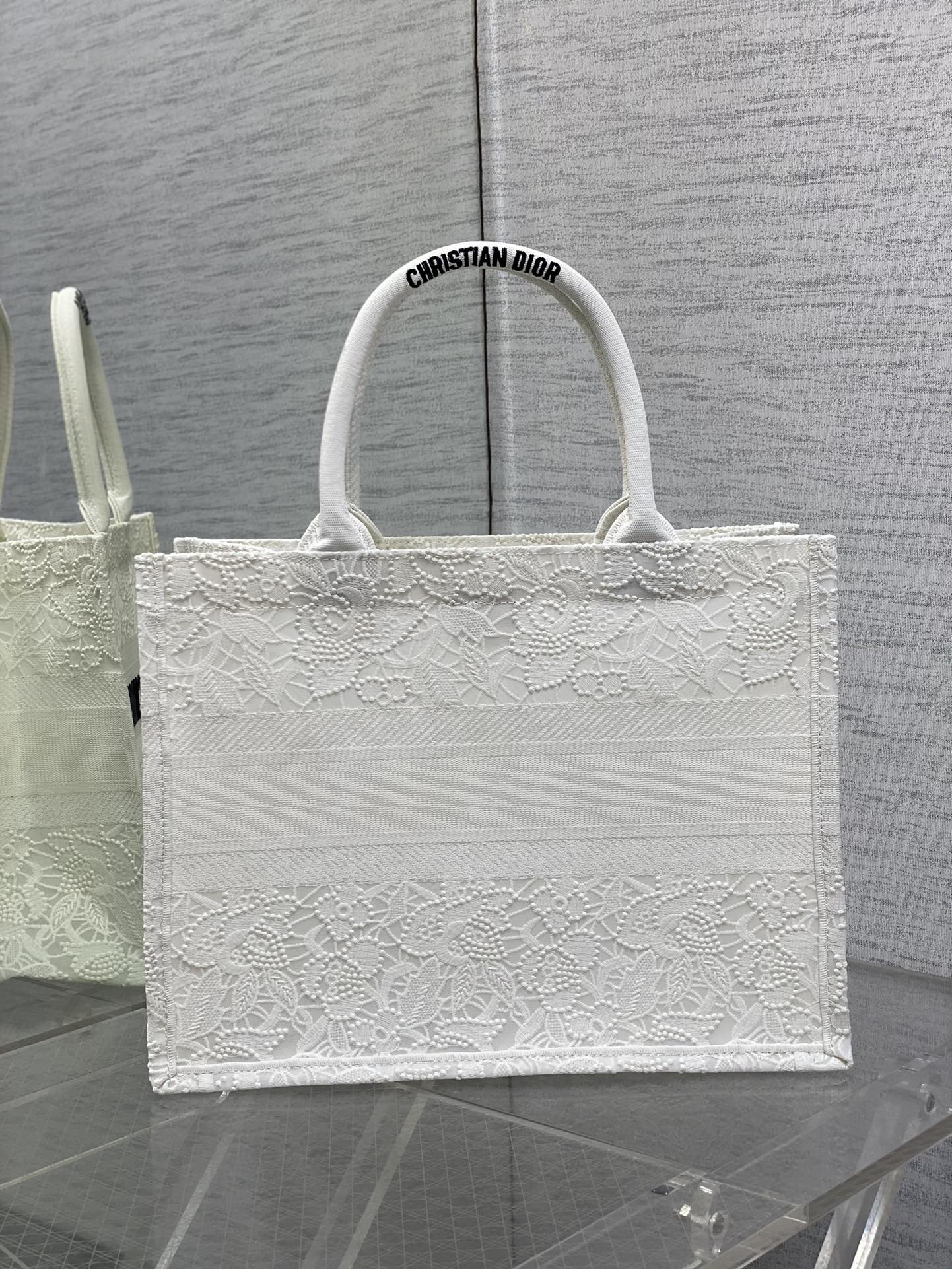 Totes latest lace mesh series is elegant and atmospheric When placed alone they are all glowin