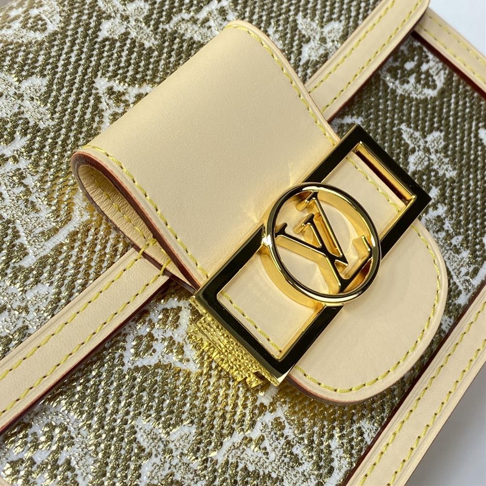 The new Daphne series M22826 gold Dauphine mini handbag is made of Monogram canvas and is