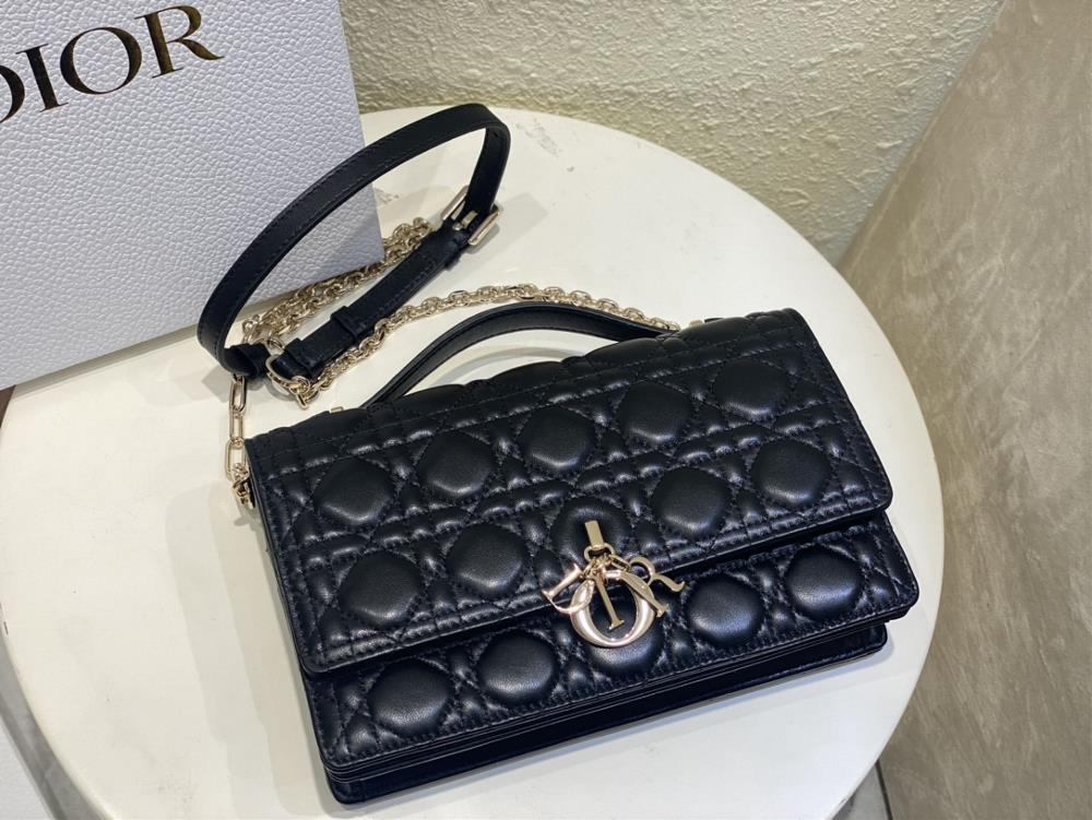 MISS DIOR handbag Black sheepskin rattan pattern This Miss Dior handbag is a new addition