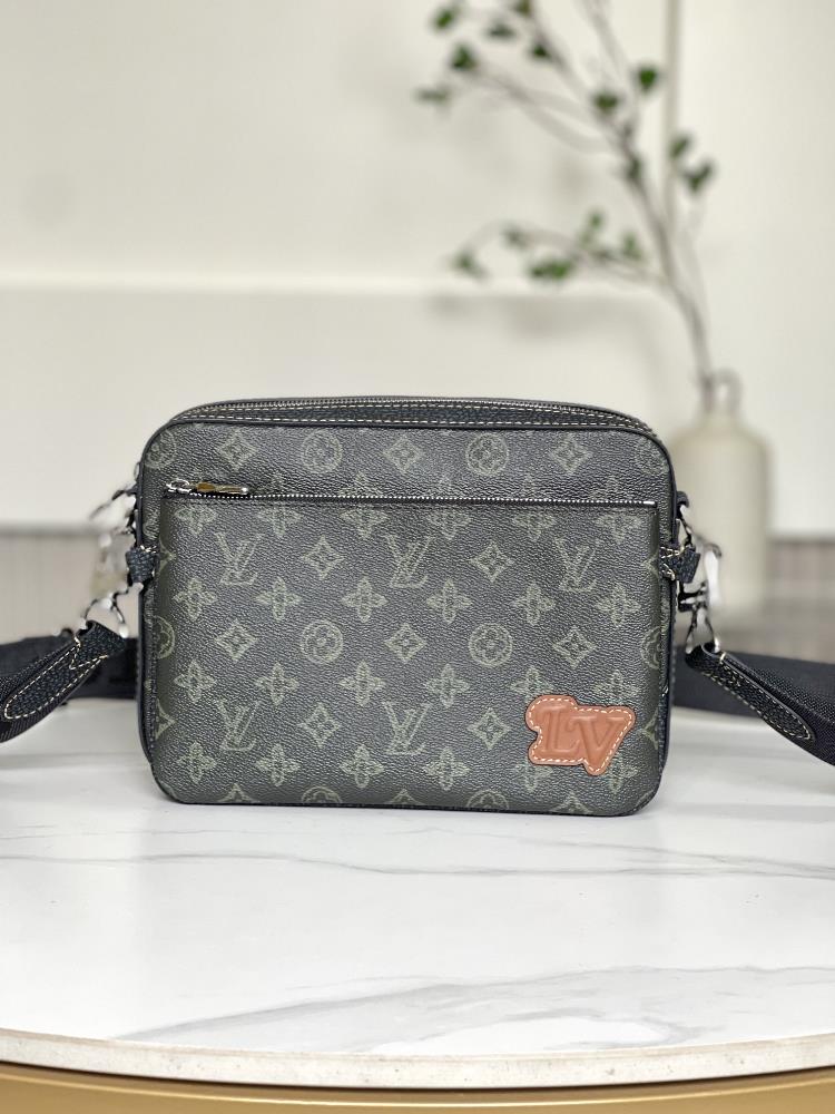 M46340 The new 3D printed Trio messenger bag unleashes the trendy charm of Damier Spray elements The iconic Damier pattern of Louis Vuitton is eyeca