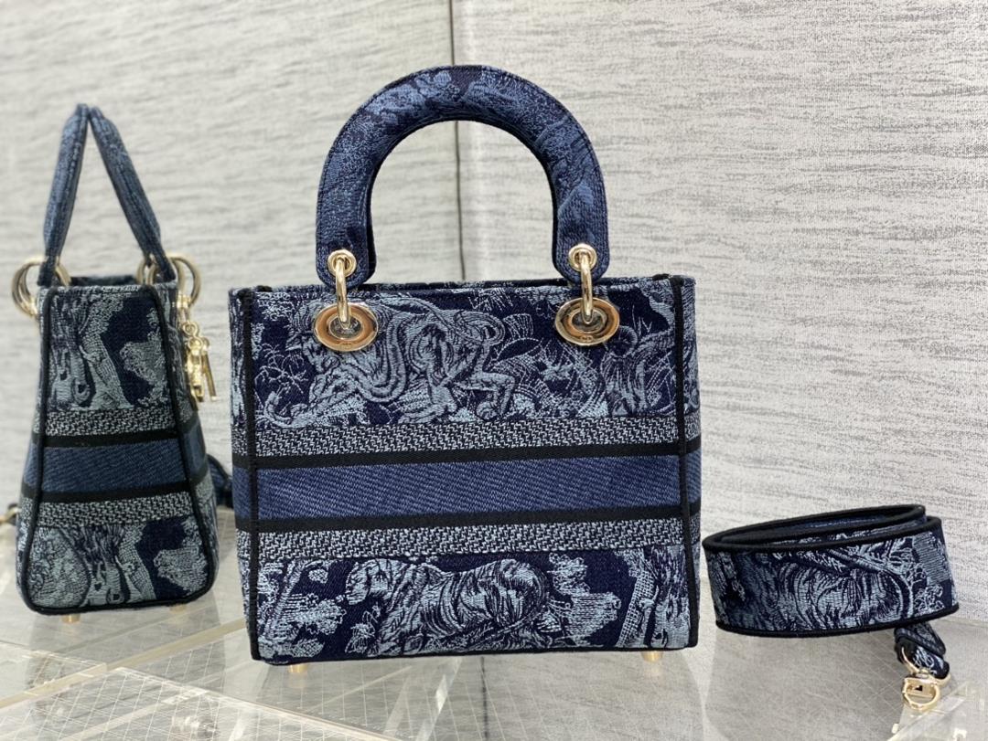 dior in stock Ladys latest denim blue tiger embroidery series is full of charm classic g