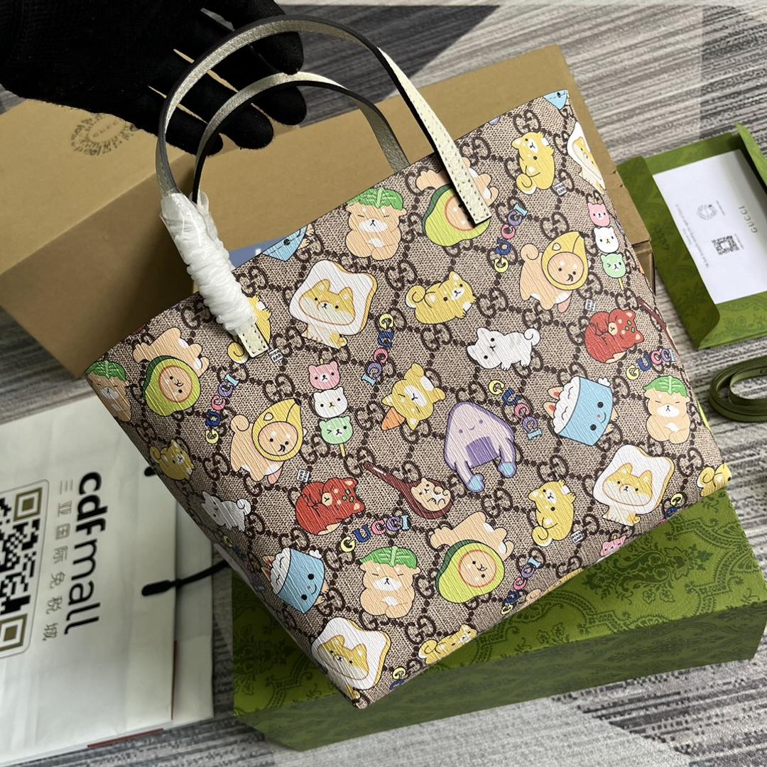 Equipped with a full set of counter packaging the GG SpringSummer new mini shopping bag has al