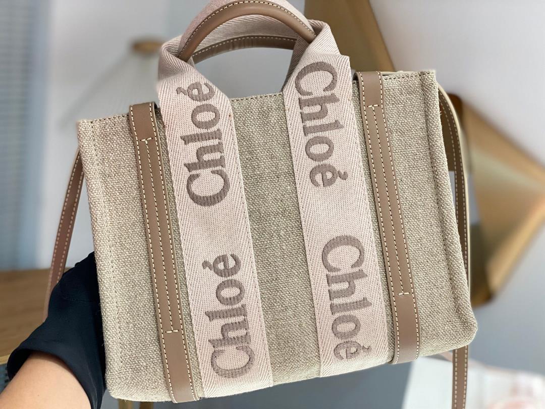 Small rouge powderChloes new product 23Woody Family Tote bag comes with a builtin filte