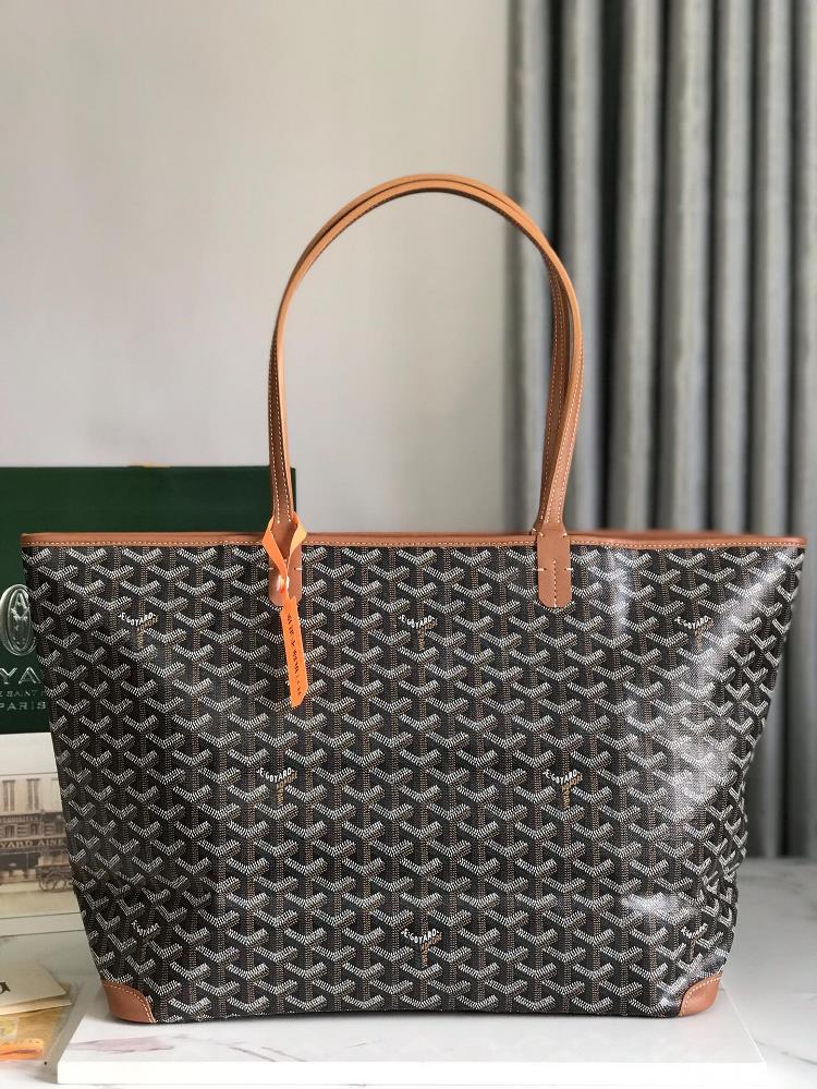 Goyard has undergone multiple studies and improvements continuously improving the fabric and leather and providing exclusive customization in all as