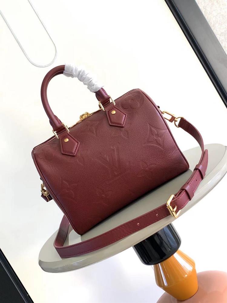 The M59273 M58947 M58951Speed Bandoulire 25 handbag is eyecatching in the 2021 Autumn Wil