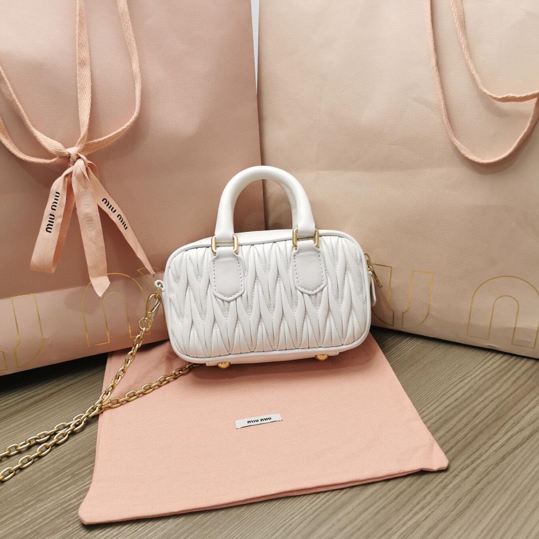 Small size The M familys new product Too Pretty Bowling Handbag features imported lamb skin cl