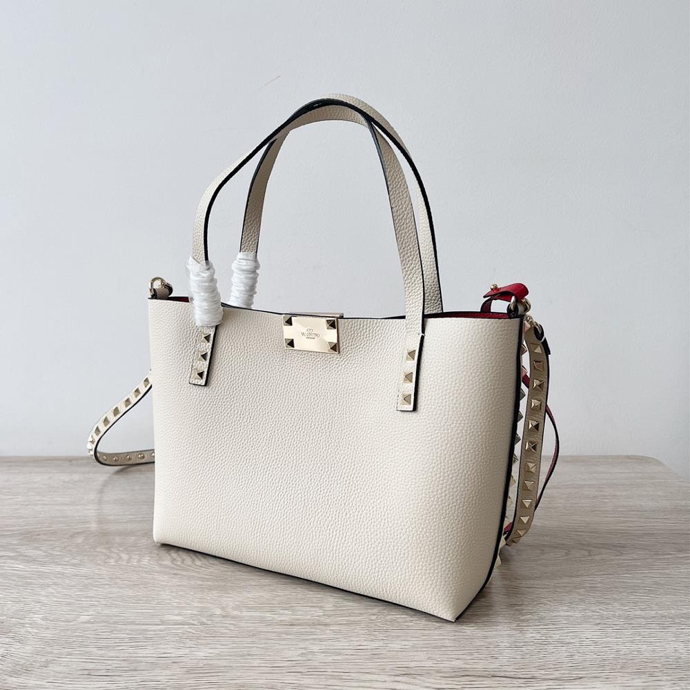 Valentino new doublesided shopping bag made of lychee grain leather paired with a detac