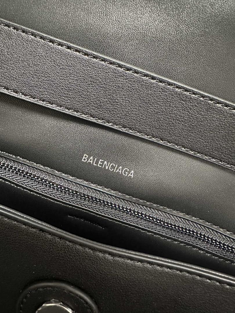 Balenciag Downtown 21ss a popular hourglass bag in the new autumn and winter season with a met