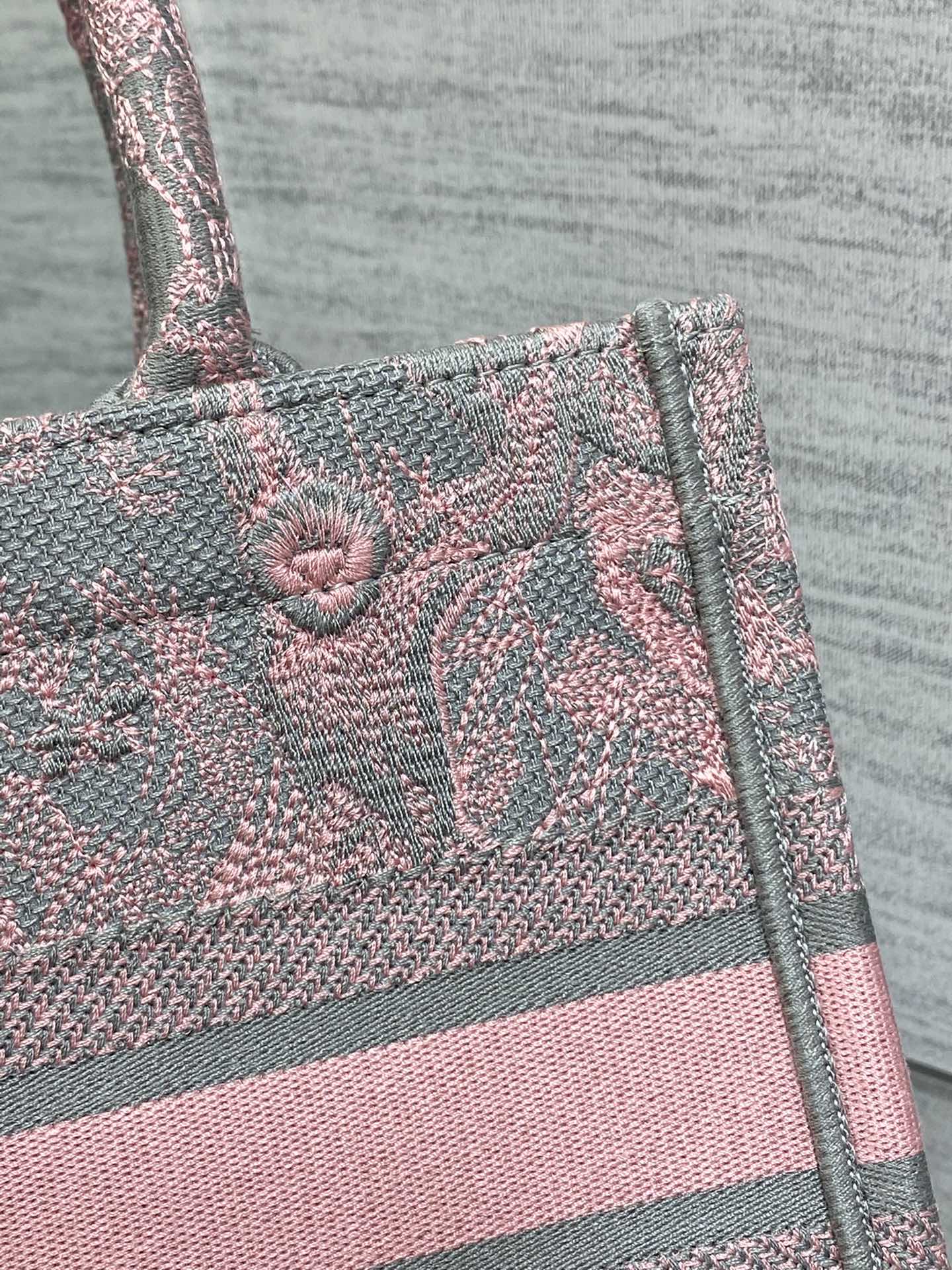 The latest Ruyi new gray tiger pink base has been shippedThe latest series of Tote Ruyi grey p