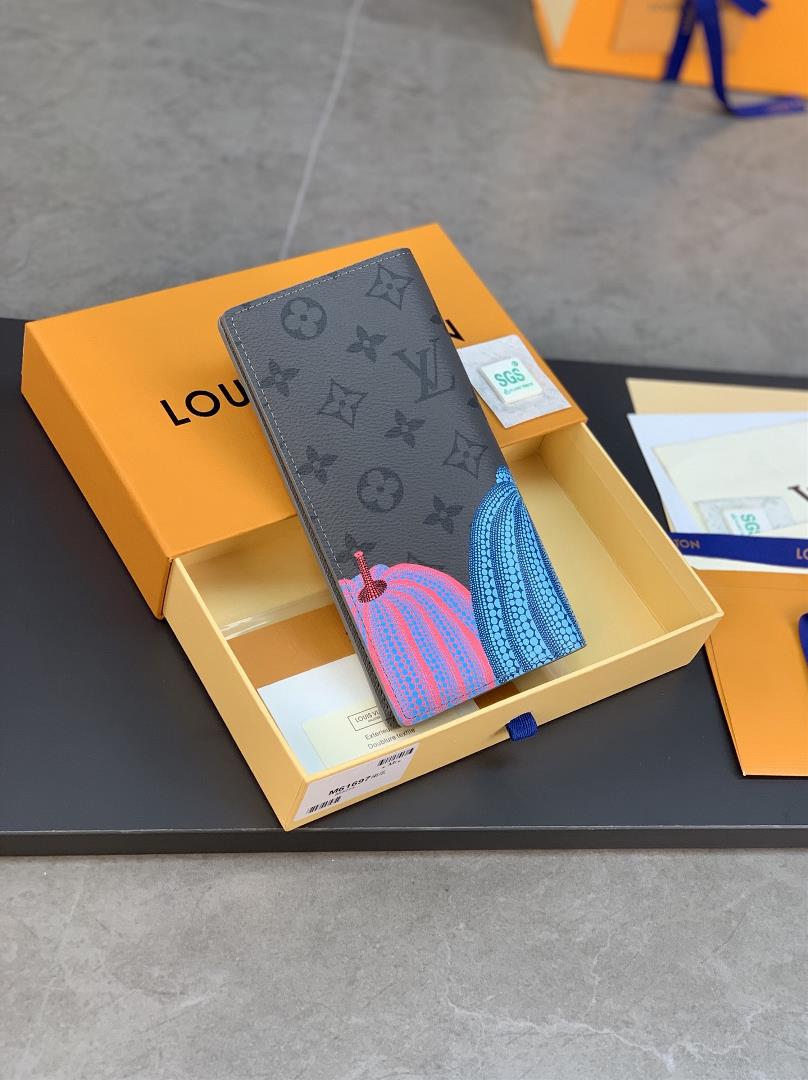 M61697 Pumpkin LV x YK Long ClipThis LV x YK long wallet is from the x Yayoi Kusama cooperatio