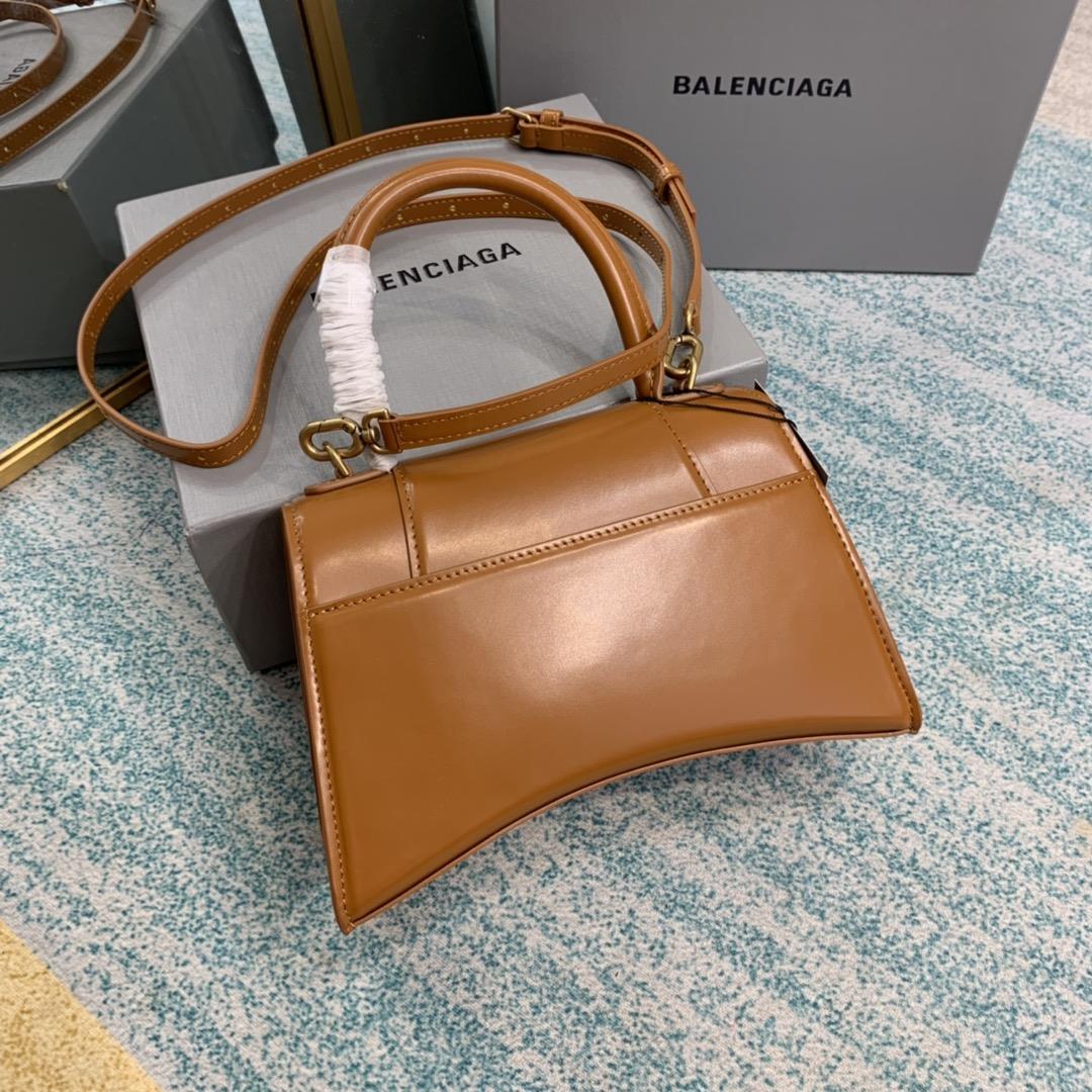 New color upgraded ScaramelThe hourglass bag that you have asked me N times is comingBalenciag