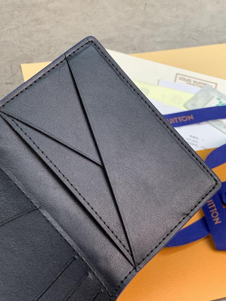 The M82560 Deep Blue pocket wallet is made of full grain Taurillon leather subtly featuri