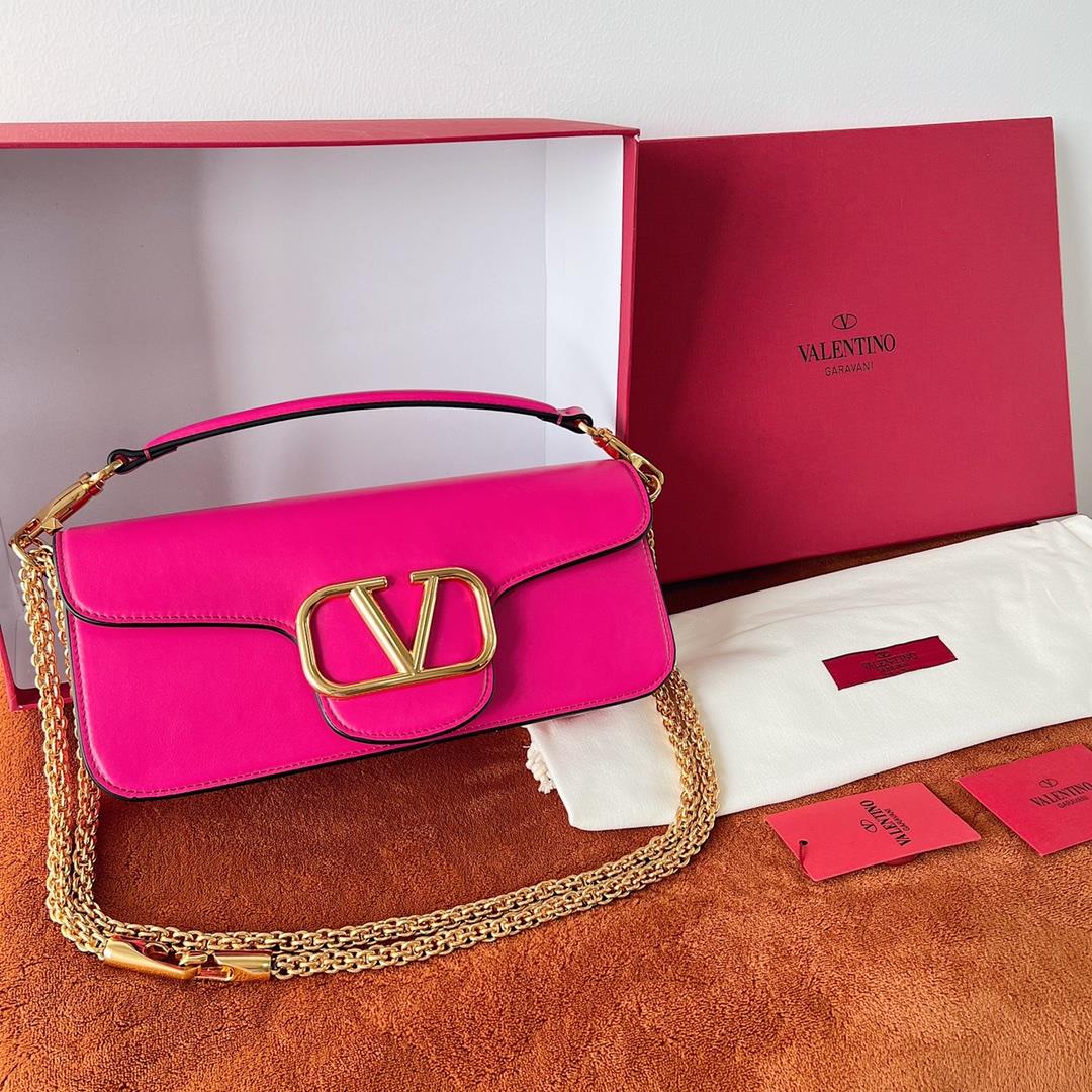 VALENTINO MINI LOC calfskinVLogo SignatureEquipped with detachable handle and detachable sliding cha