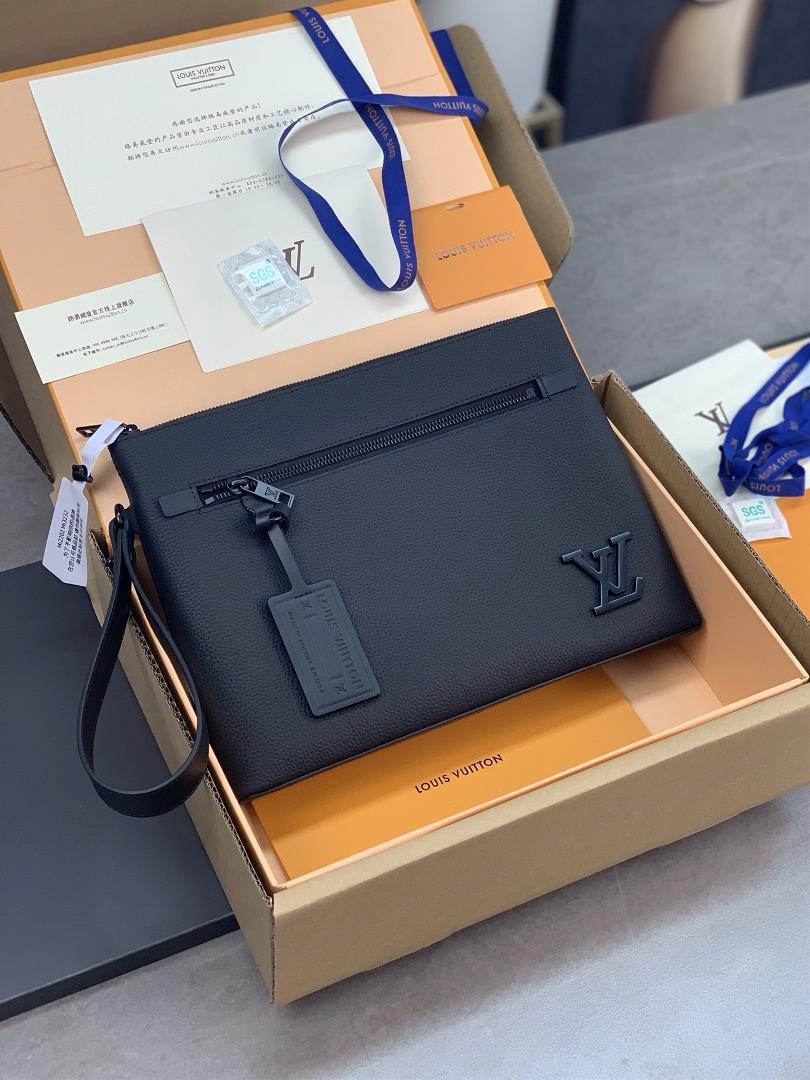 Upgraded version M69837 black AEROGRAM handbag The new Aerogram handbag releases a trendy style with