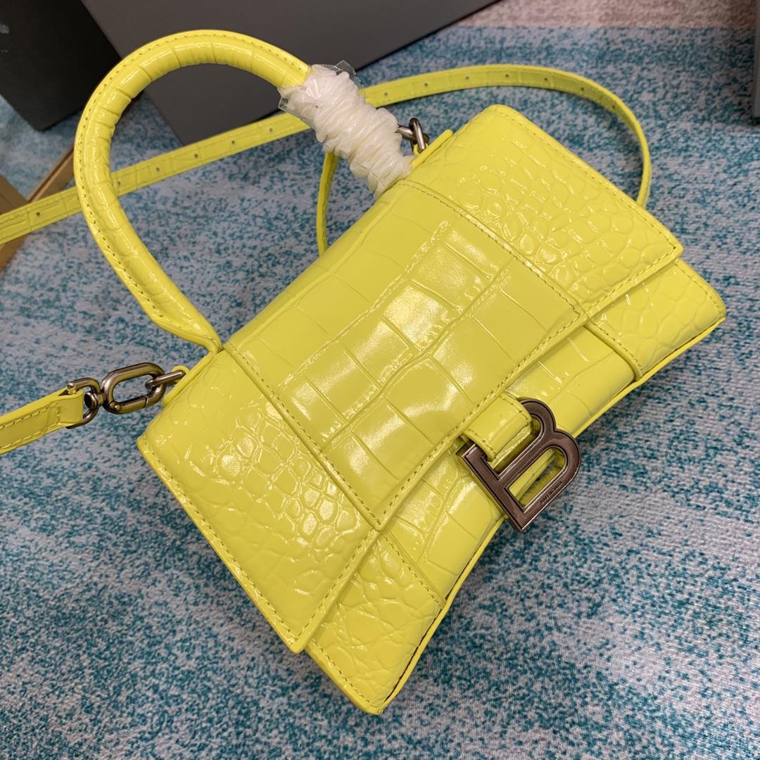 Xs Chicken Yellow Crocodile Pattern The hourglass bag that you have asked for N times is LaBal