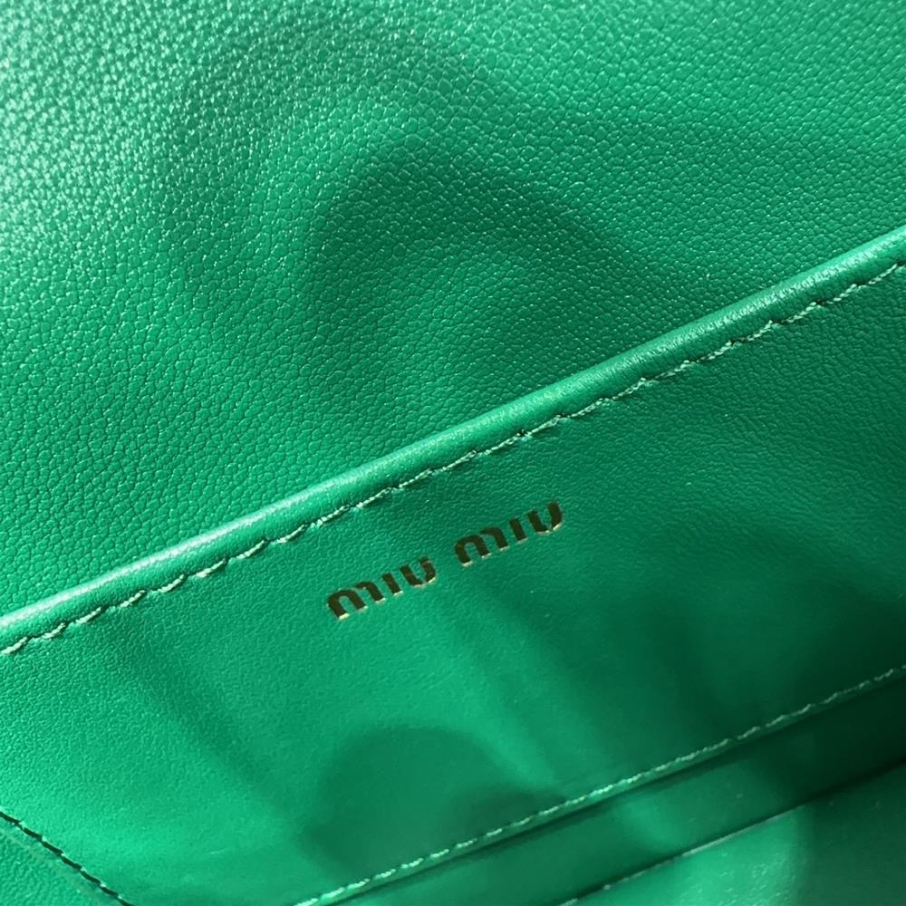 miumiu familys new stock new soft sheepskin handbag features the classic 5BP065 logo Mate