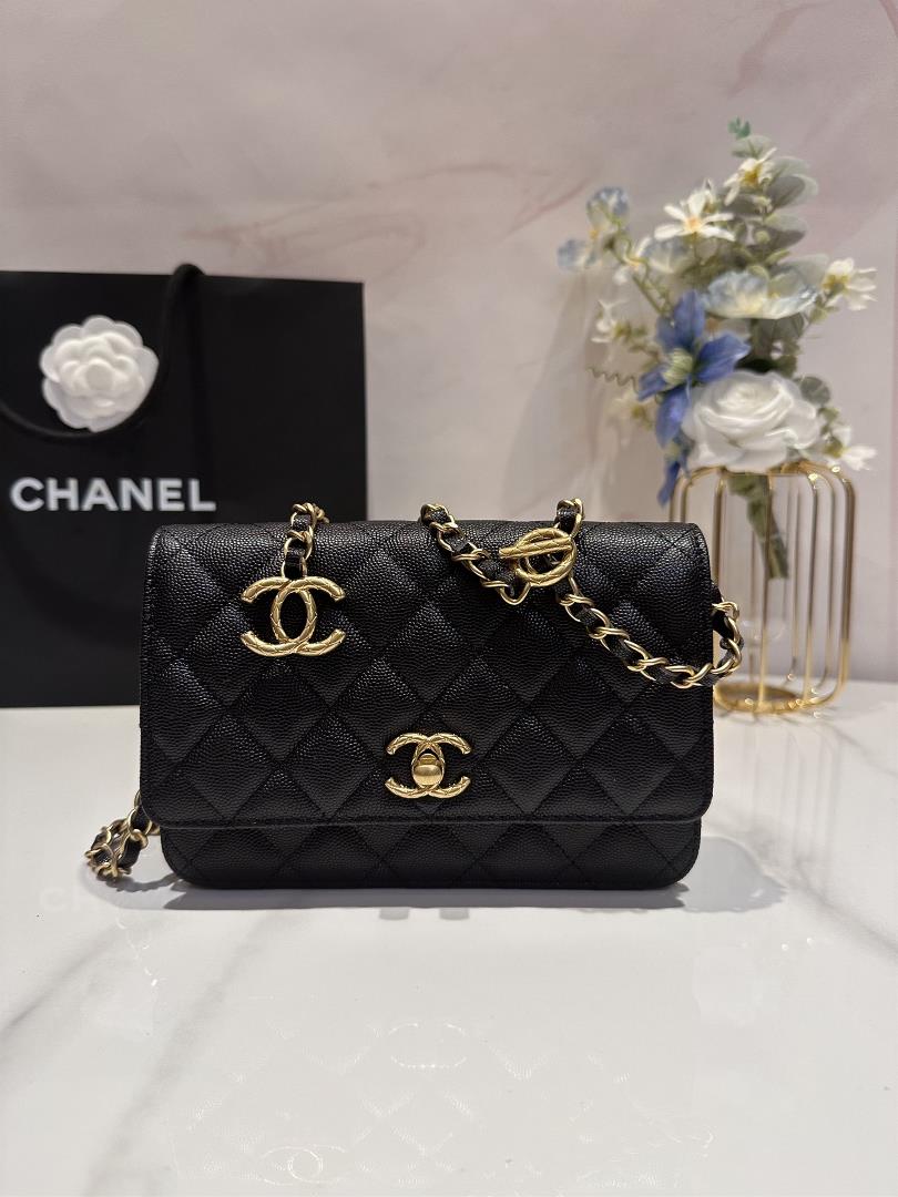 chanel adjustable chain woc Caviar shines under the light and the hardware logo is very t