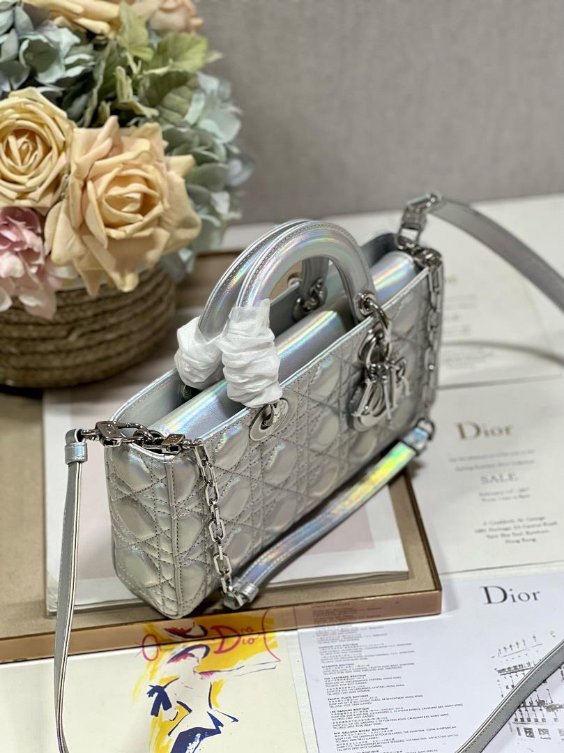 Medium DIOR OR LADY DJOY handbag fluorescent silver grayThis Lady DJoy handbag comes from