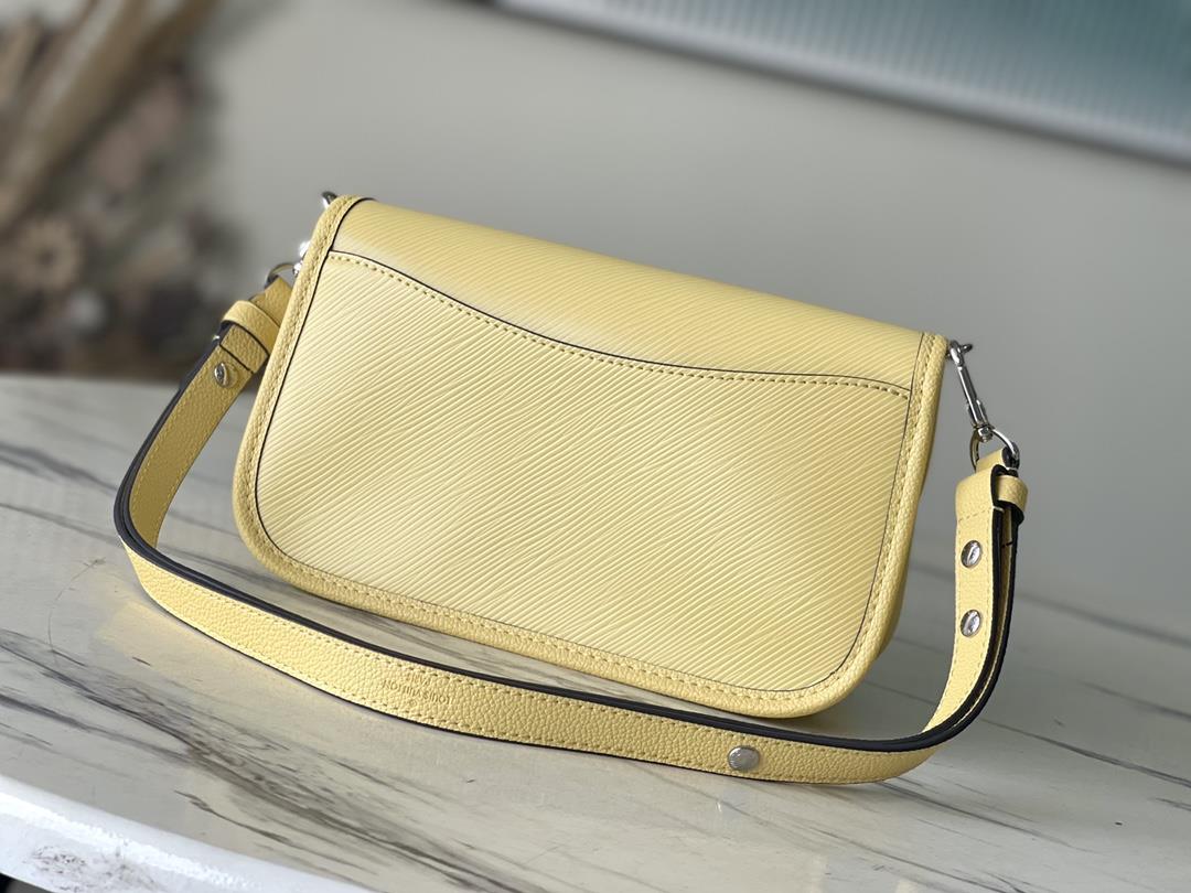 M59386 Chicken YellowM22618 light colored Epi leather brings summer vitality to this Buci