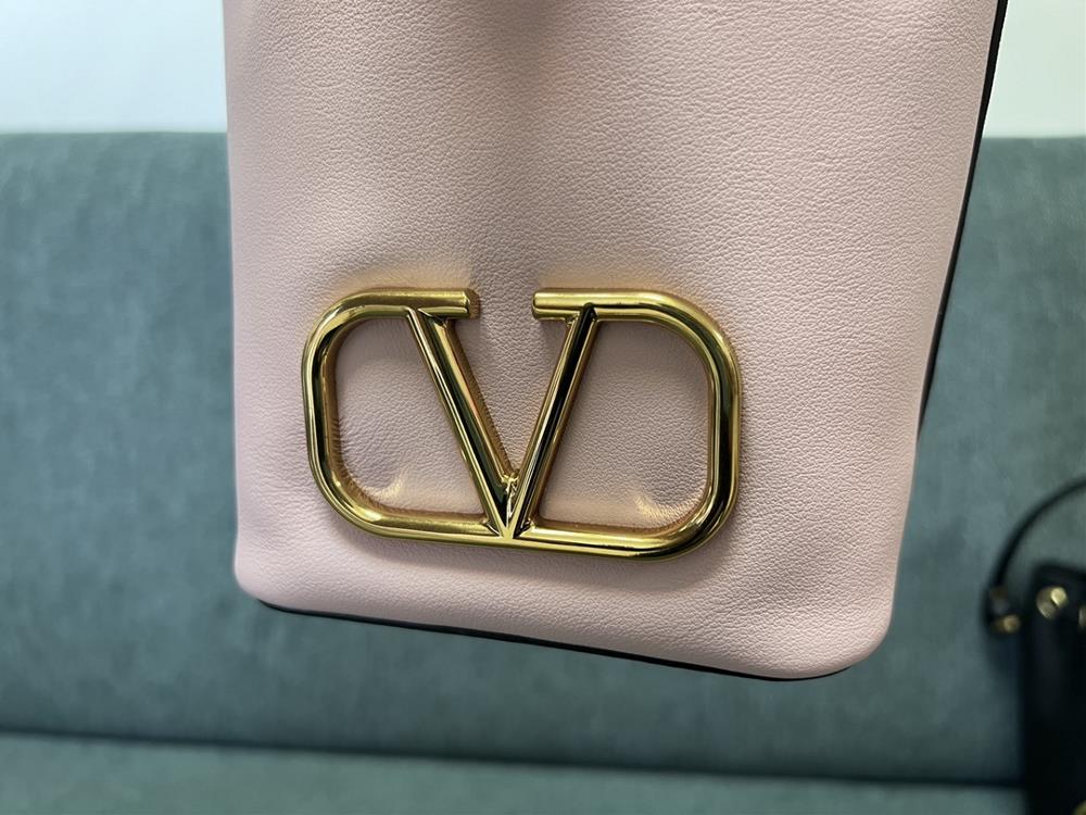 VALENTINO GARAVANIVLOGO SIGNATURE Soft Sheepskin Mini Bucket Bag Thanks to the design of