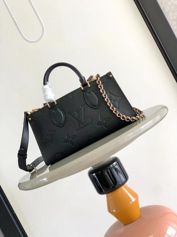 M23640 Full Leather Embossed Square Bag Series AutumnWinter New ONTHEGO EAST West HandbagRenovated with Monogram Imprente leather it showcases the a