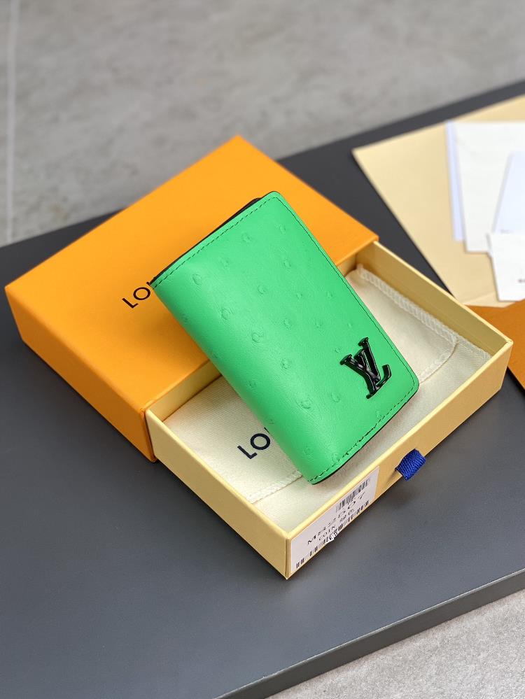 N82507 Green Card Bag This card clip is made of gorgeous ostrich leather showcasing our profound expertise in leather making Bright colors infuse vi