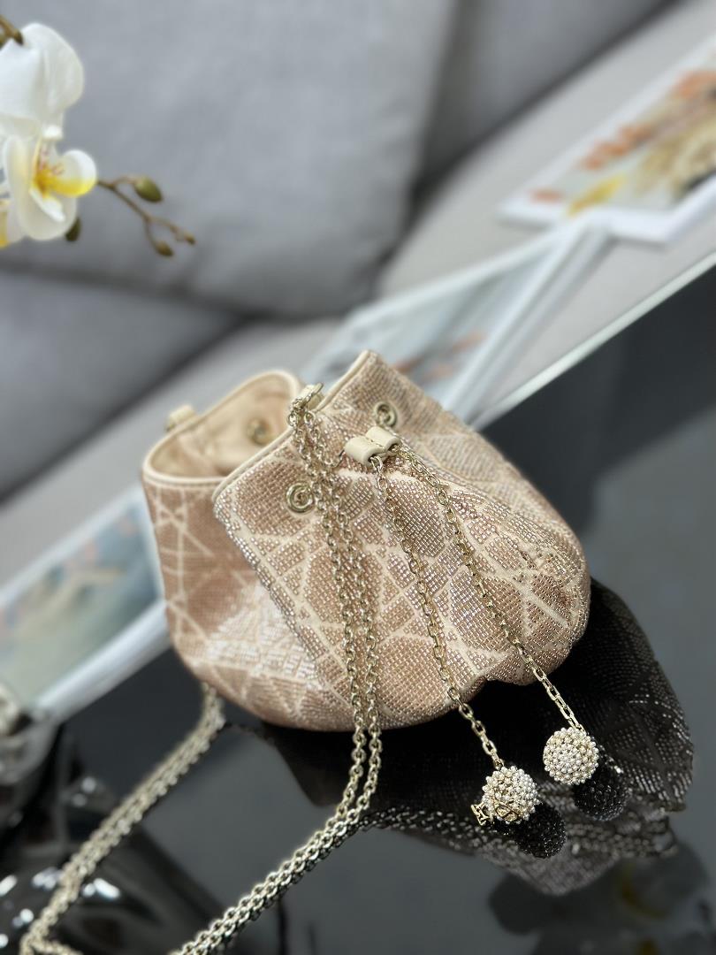 Dior Dream drawstring with golden bead tube is a new summer product from 2023 exquisite and el