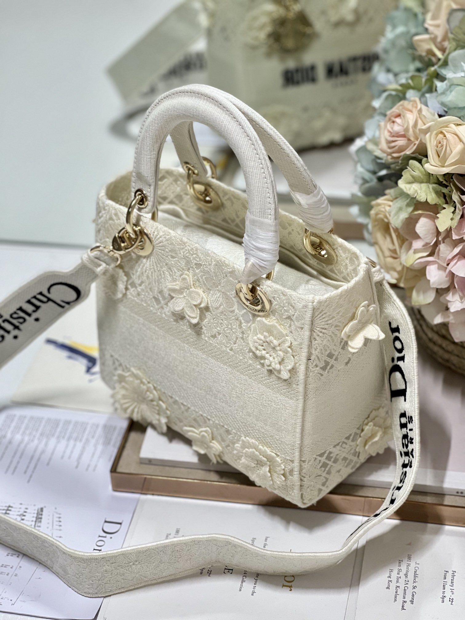 Fish silk white five grid embroidered Dai Fei L embroidered Dai Fei bag Cs D logo is fashionab