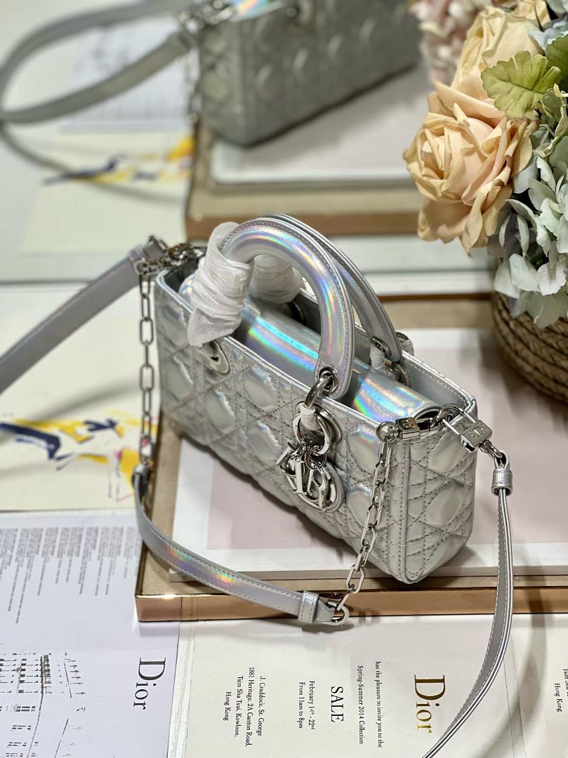 Small DIOR OR LADY DJOY handbag fluorescent silver grayThis Lady DJoy handbag comes from t