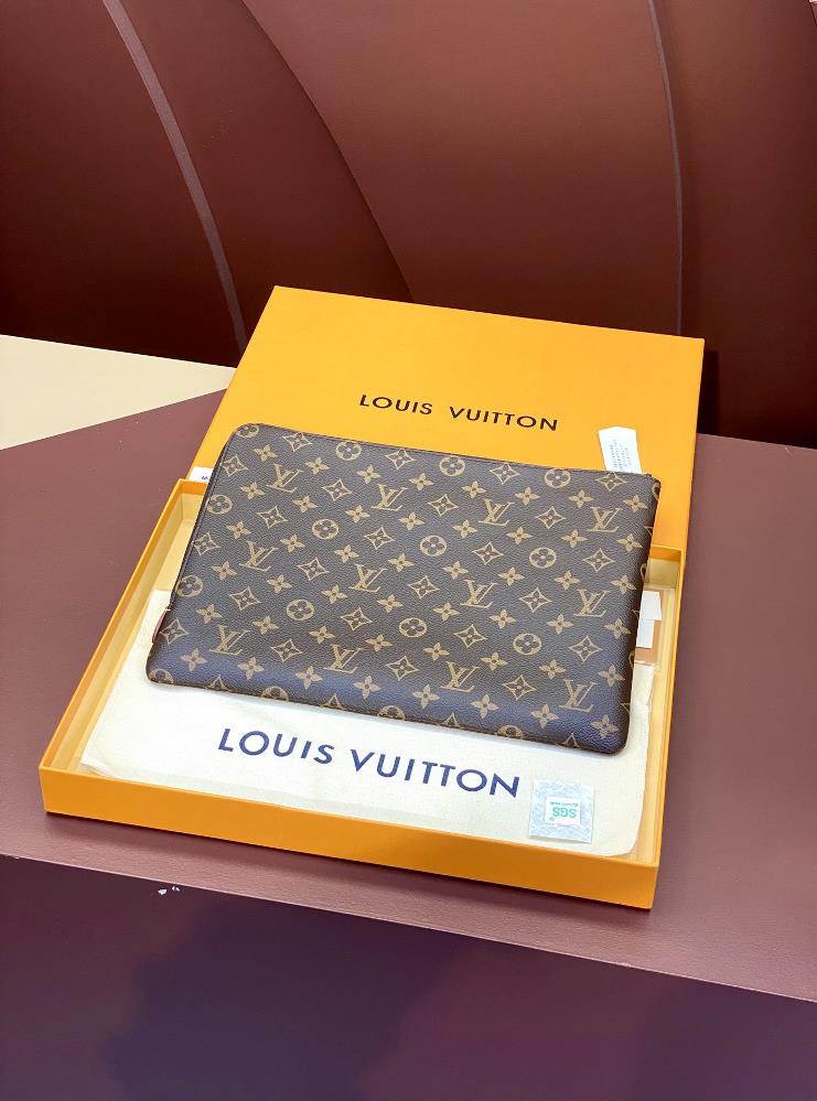 The LV Bag Large ETUI VOYAGE Medium Handbag A Fashion Icon