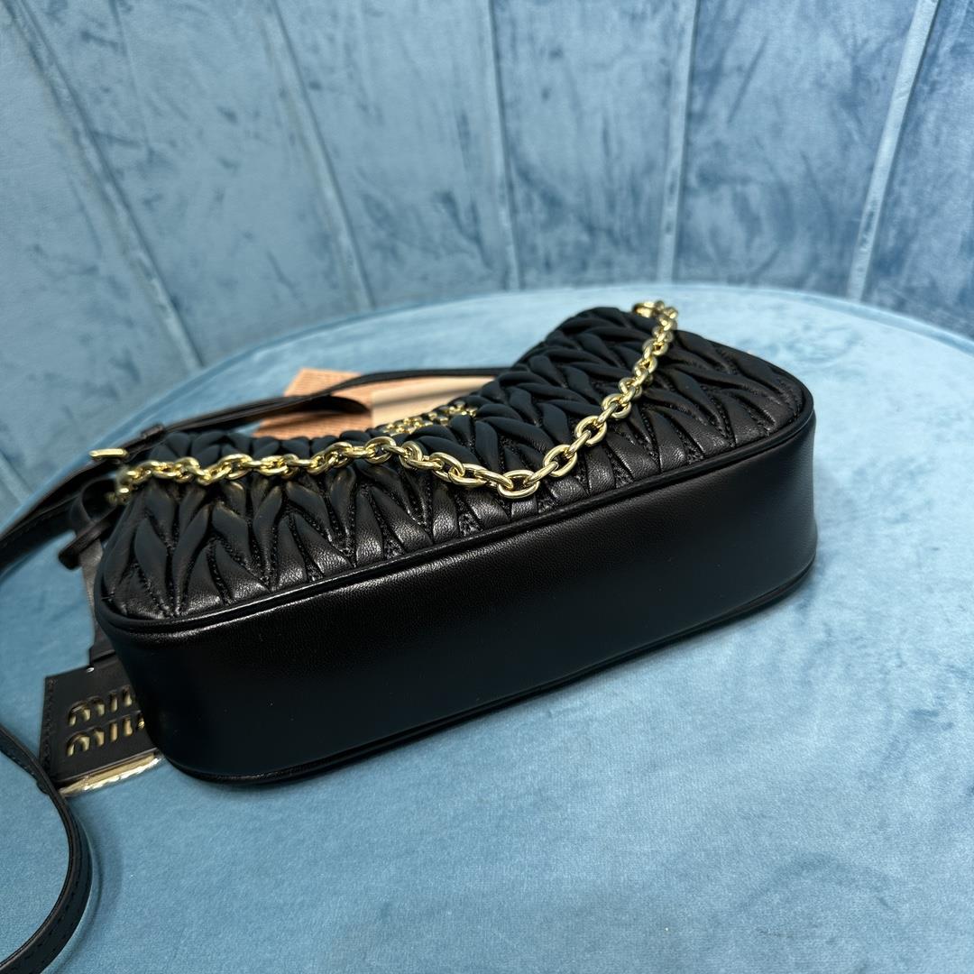 New Miumiu Pleated Chain Bag This brand new soft sheepskin shoulder bag features exquisite