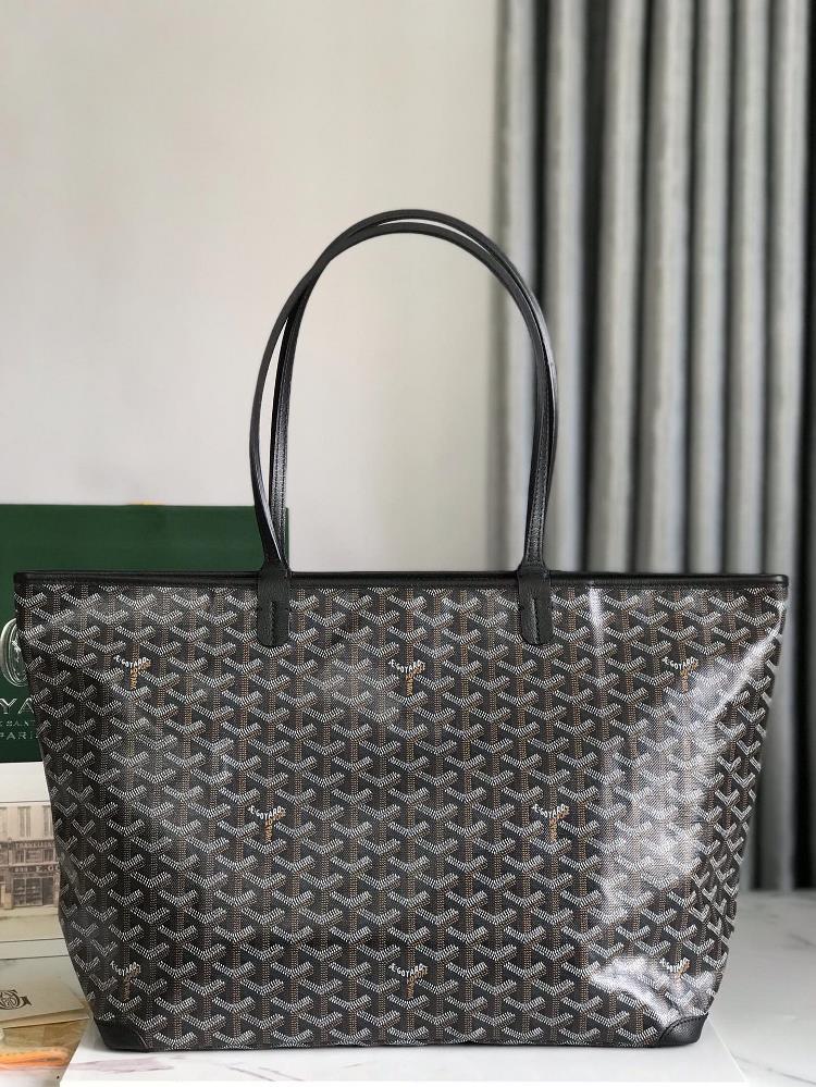 Goyard has undergone multiple studies and improvements continuously improving the fabric and leather and providing exclusive customization in all as