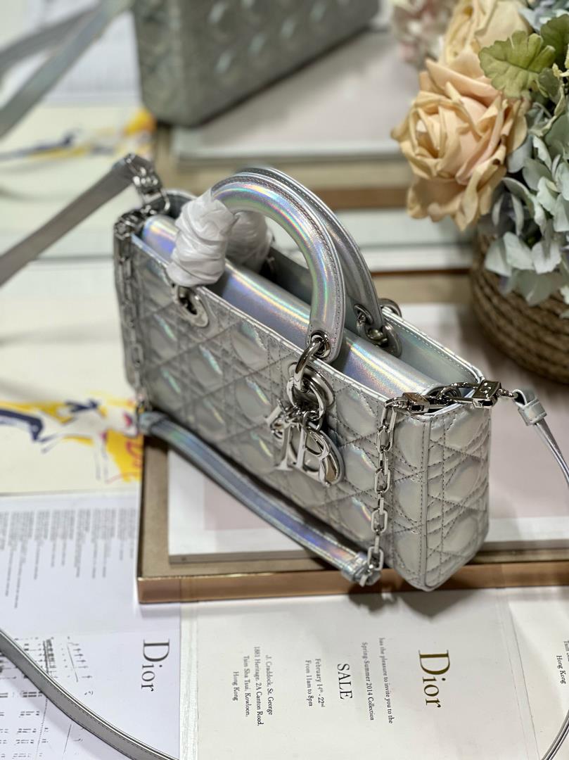 Medium DIOR OR LADY DJOY handbag fluorescent silver grayThis Lady DJoy handbag comes from