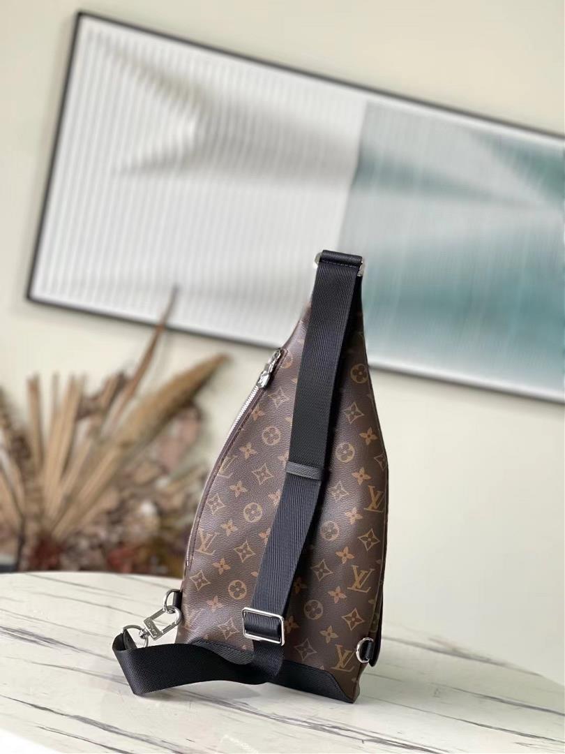 The toplevel original M30936 Duo shoulder bag is made of Monogram canvas and Taga cow leather 