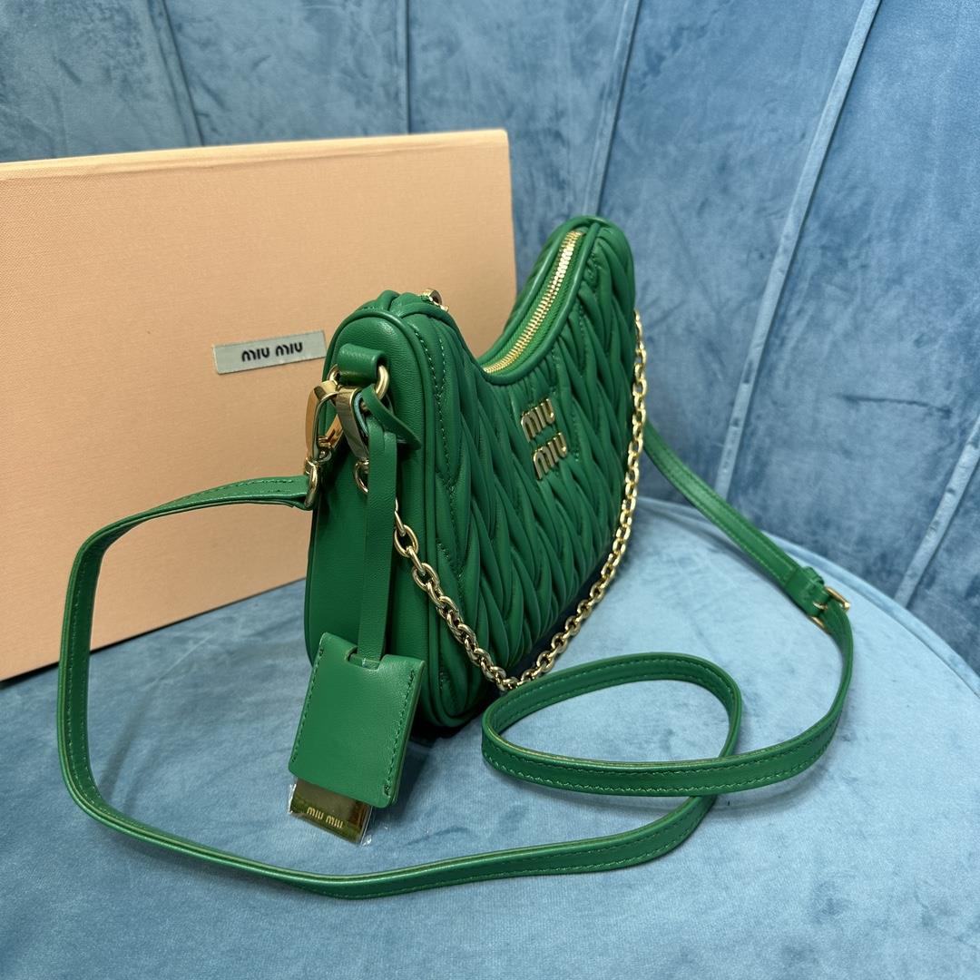 New Miumiu Pleated Chain Bag This brand new soft sheepskin shoulder bag features exquisite