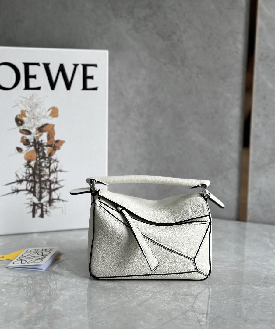 Mini 680LOEWE Luo Yiweis super cute mini geometry bag PUZZLE NEW is full of cool fashion sense