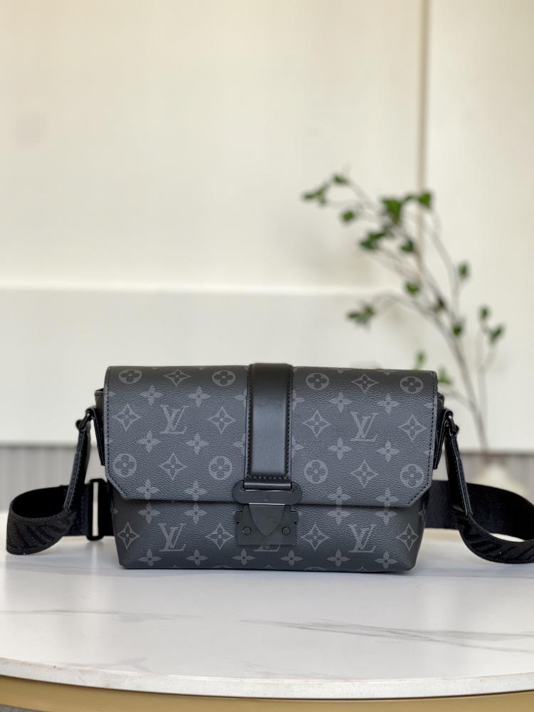 M46794 Black FlowerThe SCape messenger bag is made of Monogram black patterned Taurillon leather with a novel opening and closing design that dates b