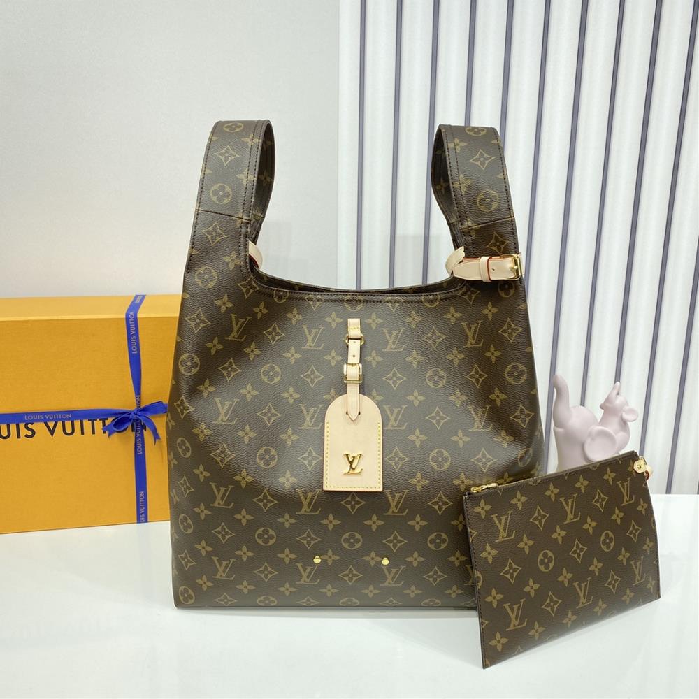 The M46817 Atlantis large handbag is made of Monogram canvas capturing attention with a novel shopping bag design The zippered inner pocket orderly