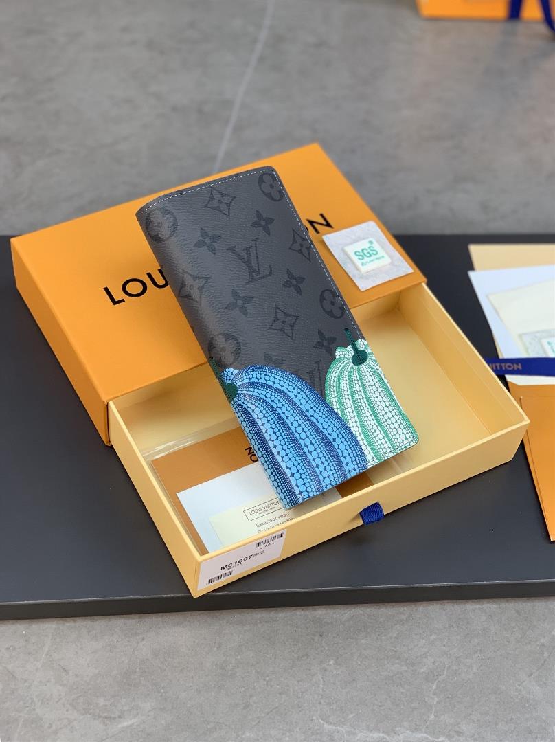 M61697 Pumpkin LV x YK Long ClipThis LV x YK long wallet is from the x Yayoi Kusama cooperation seri