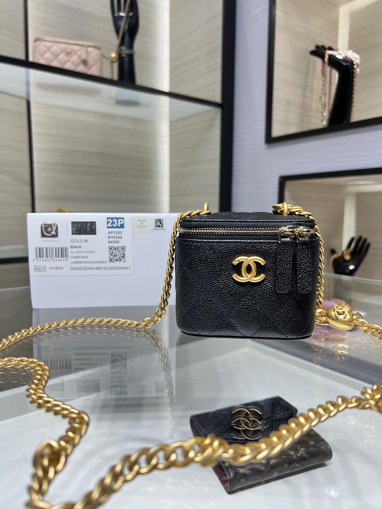 Chanel 23P New Box Bag is the Most Beautiful Love Adjustable Buckle with Adjustable ChainThe caviar skin features a double c embossed logo with exquis