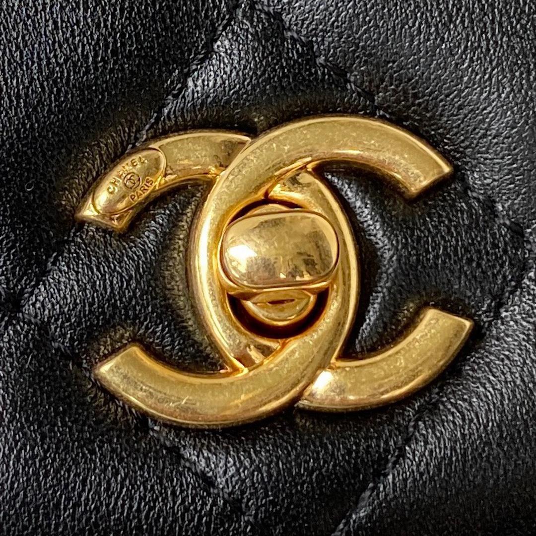 chanel 23B NewPearl Handle AP3504 black At first sight I fell deeply in loveImported lamb