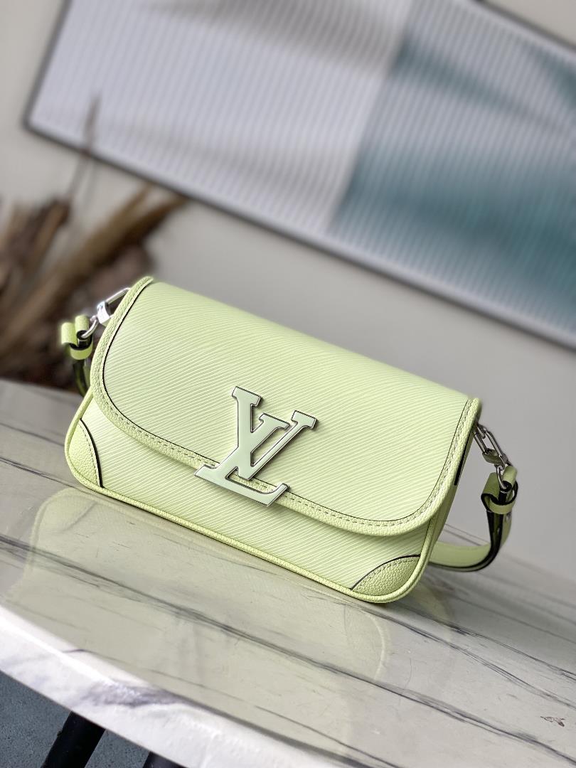 M59386 Apple Green Bring summer energy to this Buci handbag with unique embossing The rounded corne