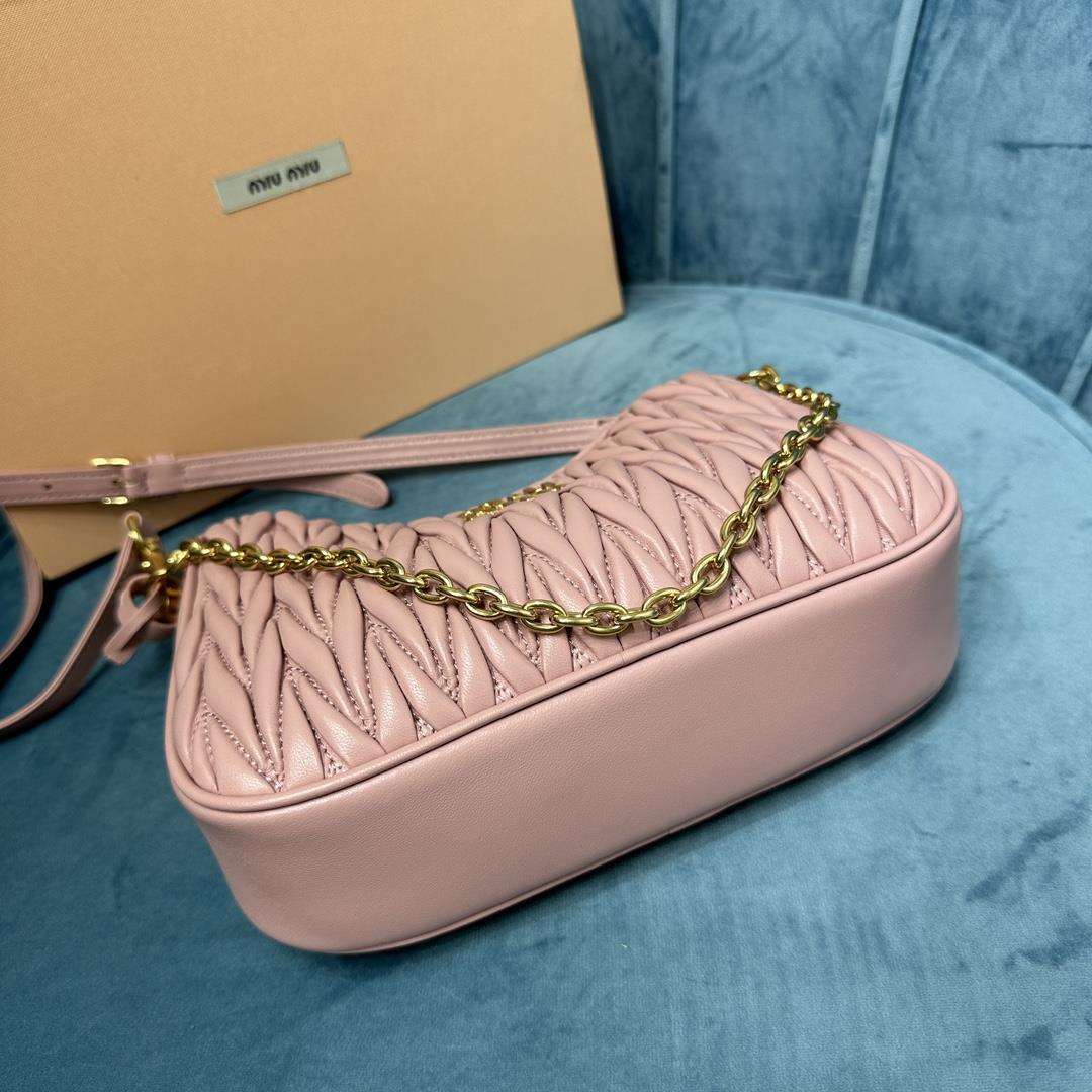 New Miumiu Pleated Chain Bag This brand new soft sheepskin shoulder bag features exquisite