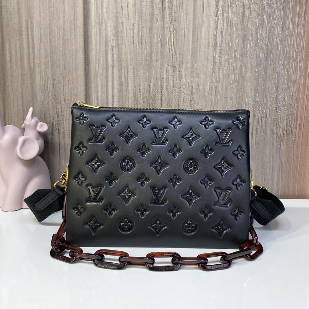 M57790 Hawksbill New Color This cousin small handbag features a soft padded sheepskin leather that t
