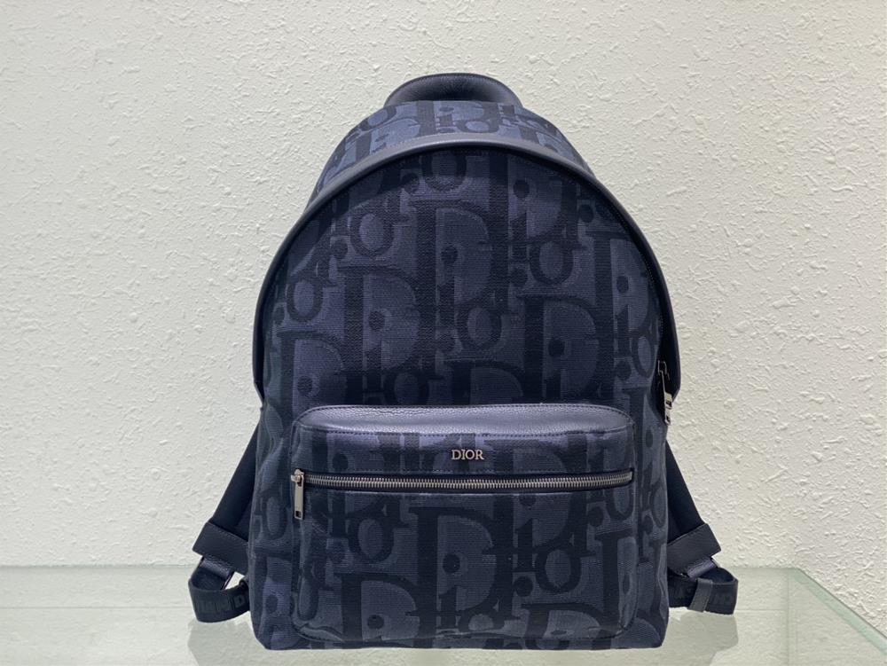 RIDER BackpackBlack oversized Oblique printThis Rider backpack features a minimalist style while the classic college style exudes vitality Crafted w