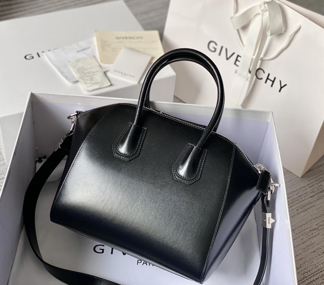 Top level original 978796600 The 2022 new Givency GIVENCY classic Antigona locomotive bag is m