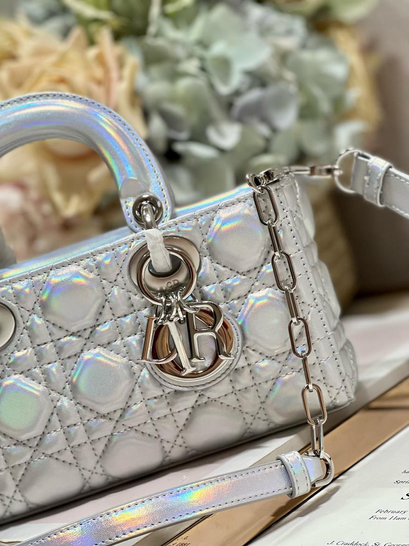 Small DIOR OR LADY DJOY handbag fluorescent silver grayThis Lady DJoy handbag comes from t