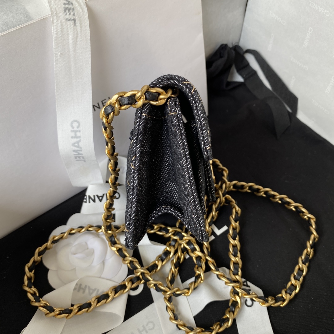 23s Chanel Cowboy Graduated Mini Postman Small Waste Bag getAP4052Yesterday, I just bought a s