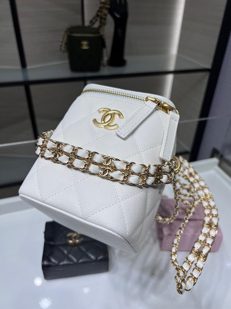 chanel 22K New Double Chain Box Pack CaviarFull leather interior with builtin mirror for