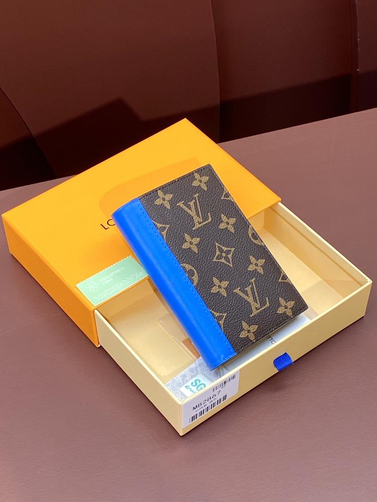 M82867 blue passport case this passport case is made of Monogram Macassar canvas with bright leather trim and the fabric lining continues the same c